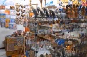 ALT = mercato dell'artigianato di natal